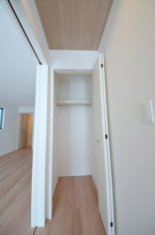 五日市中央三丁目の収納|廊下にも収納スペースがあります