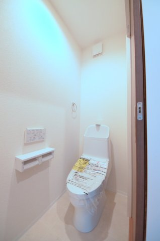 中筋三丁目のトイレ|2階トイレ。勿論ウォシュレット付です。