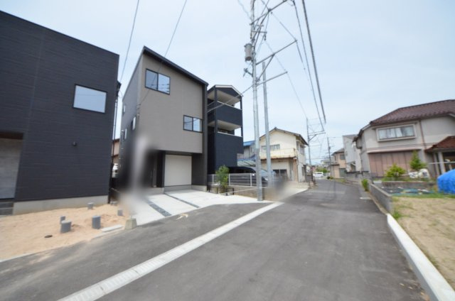 中筋三丁目の前面道路含む現地写真|前面道路は交通量が少なく駐車楽々