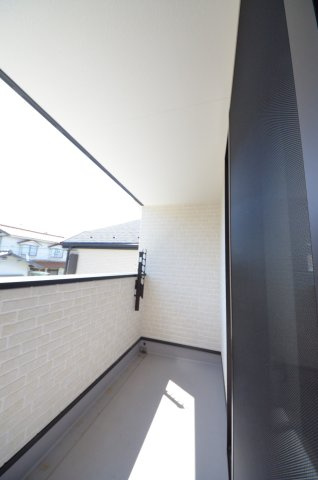 三筋二丁目のバルコニー|バルコニーは屋根があるので急な雨でも安心です