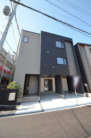 三筋二丁目の外観|前面道路は交通量も少なく駐車楽々
駐車は2台可能です