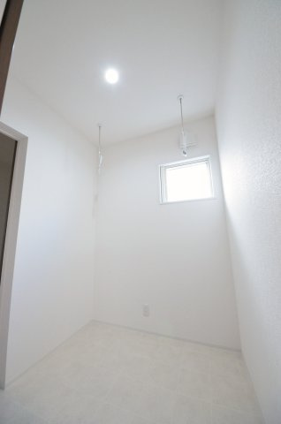 対厳山二丁目のその他|洗面所の隣にランドリールーム有