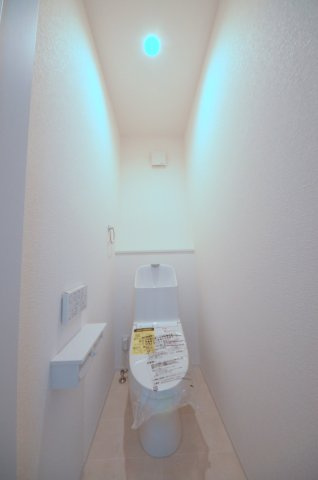 対厳山二丁目のトイレ|1階トイレ。勿論ウォシュレット付です。