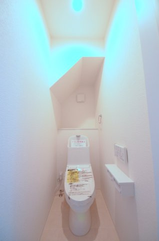 五日市中央一丁目のトイレ|1階トイレ。勿論ウォシュレット付です。