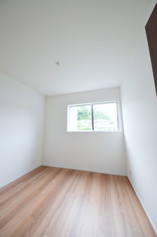 中山中町の洋室|全居室収納スペース有、お部屋が広く綺麗に使えます