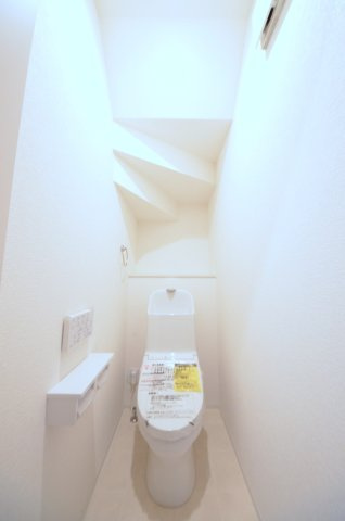 中山中町のトイレ|1階トイレ。勿論ウォシュレット付です。