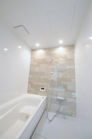 中山中町の浴室|１坪タイプの大きなバスルーム。足を伸ばしてゆっくり湯船につかることができます