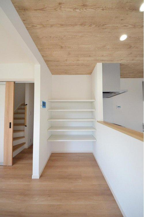 戸坂数甲2丁目の収納|リビングに収納棚があります