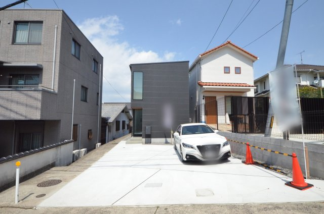 戸坂山根二丁目の外観|敷地広々46坪
駐車は4台可能です