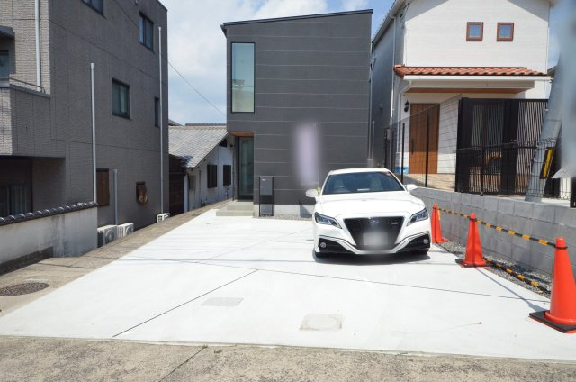 戸坂山根二丁目の駐車場|敷地広々46坪
駐車は4台可能です