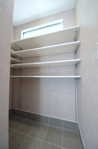 戸坂山根二丁目の収納|大容量のシューズクローク有