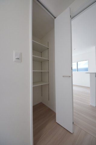 阿品台五丁目の収納|廊下にも収納スペースがあります