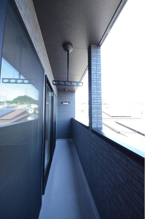 中山新町1丁目のバルコニー|東南向きの広いバルコニー