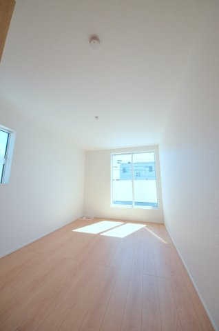 串戸四丁目の洋室|全居室収納スペース有、お部屋が広く綺麗に使えます