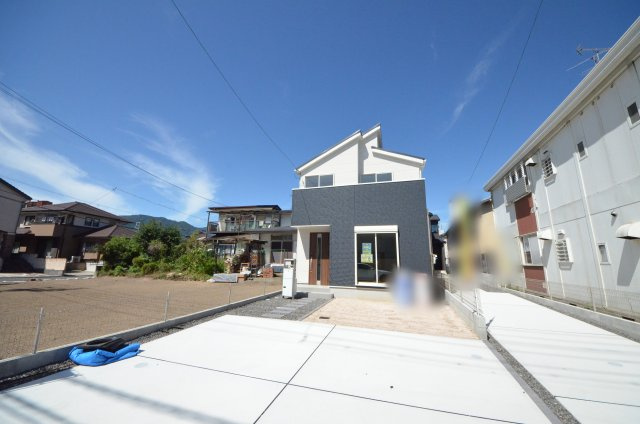 串戸四丁目の外観|JR宮内串戸駅徒歩2分
駐車3台可能です