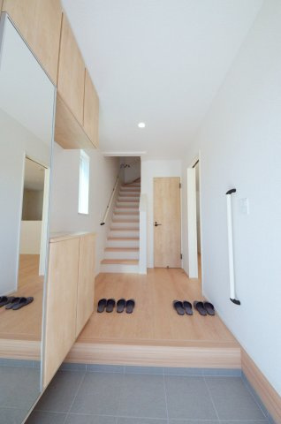 串戸四丁目の玄関|玄関には大容量の収納があります