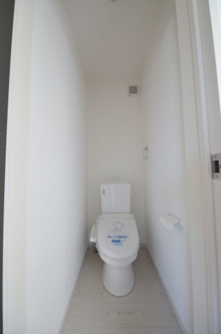 前空三丁目のトイレ|2階トイレ
勿論ウォシュレット付きです