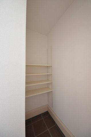 前空三丁目の収納|玄関に大容量の収納スペース有