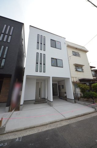 庚午南二丁目の外観|駐車は車種によって2台可能
前面道路は交通量が少なく駐車楽々です