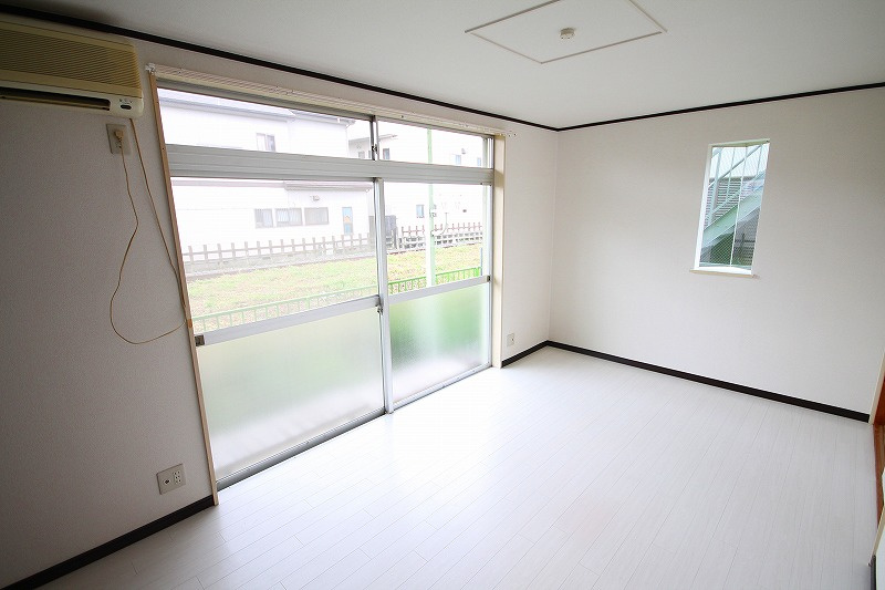 メゾン・ドゥ・レイリーＣ棟の居間・リビング|リビング