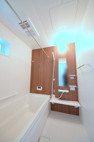 青崎二丁目の浴室|人気の換気乾燥暖房機付き。１坪タイプの大きなバスルームなので足を伸ばしてゆっくり湯船につかることができます