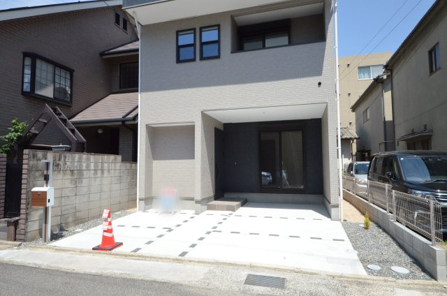 青崎二丁目の駐車場|前面道路は交通量が少なく駐車楽々
車種により駐車2台可能です