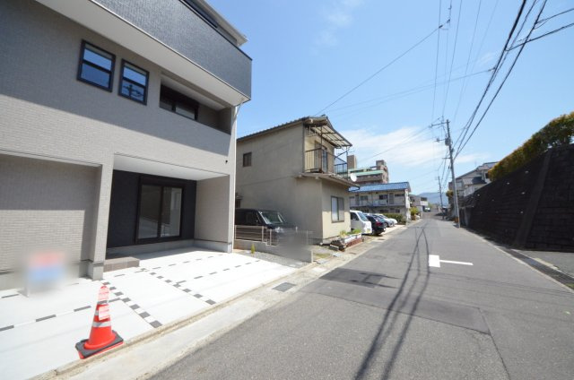 青崎二丁目の前面道路含む現地写真|前面道路は交通量が少なく駐車楽々です