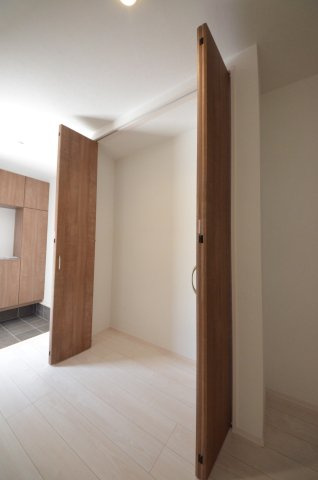 青崎二丁目の収納|廊下にも収納スペースがあります
