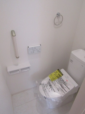 【トイレ】 | ブルーミングガーデン甲府市羽黒町3棟　1号棟 | ゆったりとした空間のトイレです