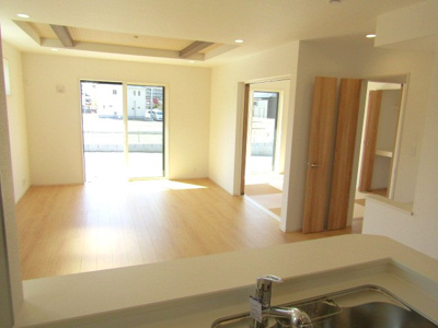【居間・リビング】 | ブルーミングガーデン甲府市羽黒町3棟　1号棟 | 居間です