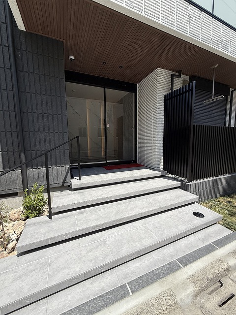 TRISQUARE北糀谷のエントランス