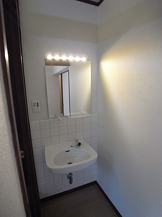 熊内マンションの洗面所