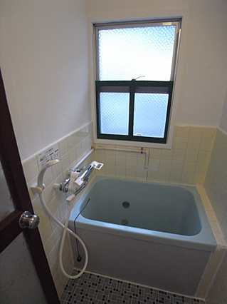 熊内マンションの浴室