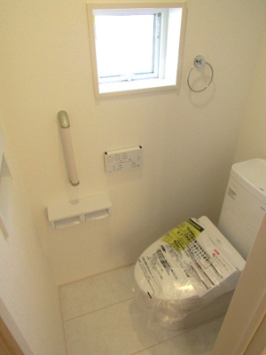 【トイレ】 | ブルーミングガーデン甲府市羽黒町3棟　2号棟 | 落ち着いたトイレです