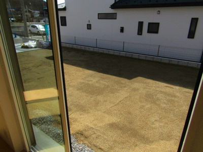 【庭】 | ブルーミングガーデン甲府市羽黒町3棟　2号棟 | お庭でゆったりと過ごせます