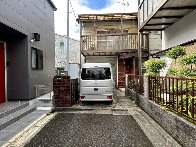 大泉町3丁目戸建の前面道路含む現地写真|通り抜けのない通路に面しております。