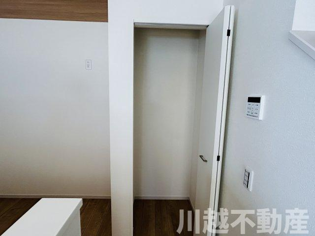 閑静な住宅地、徒歩15分以内に小中学校の収納|ドリンクサービスあります