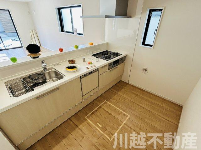 閑静な住宅地、徒歩15分以内に小中学校のキッチン|お住み替え相談も得意です