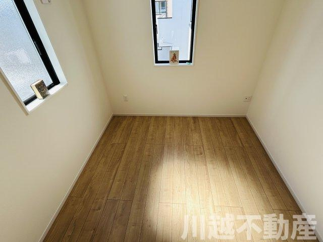 閑静な住宅地、徒歩15分以内に小中学校の洋室|詳細な資料はお問い合わせください