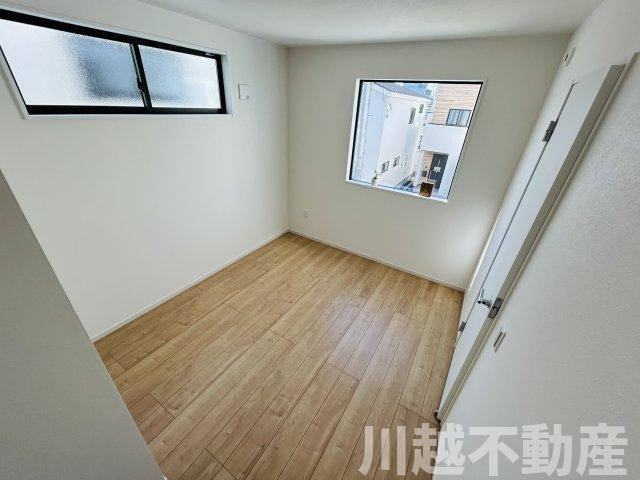 閑静な住宅地、徒歩15分以内に小中学校の洋室|ハウスメーカーご紹介可能です