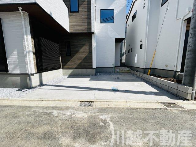 閑静な住宅地、徒歩15分以内に小中学校の駐車場|駅やご自宅からの送迎賜ります