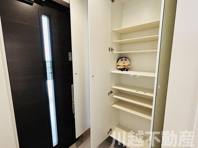 閑静な住宅地、徒歩15分以内に小中学校の玄関|経験豊富なスタッフがわかりやすくご案内いたします