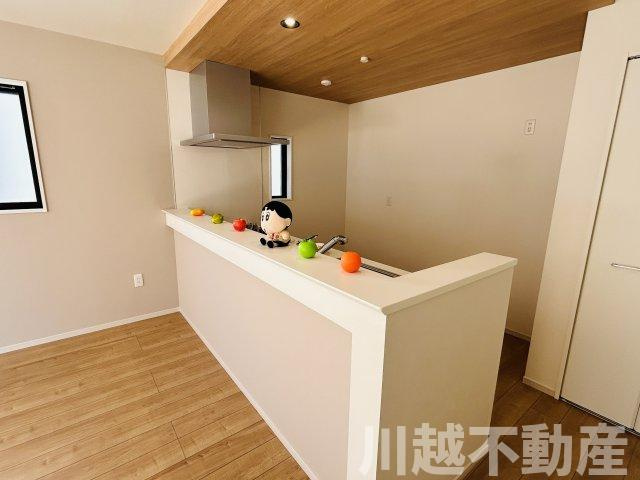 閑静な住宅地、徒歩15分以内に小中学校のキッチン|水曜のみ定休日です