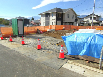 【前面道路含む現地写真】 | ブルーミングガーデン甲府市羽黒町3棟　3号棟 | 前面道路含む現地写真です