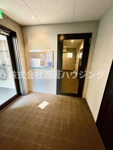 ワコーレヴィータ江坂WESTのエントランス