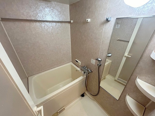 エル・セレーノ東三国の浴室