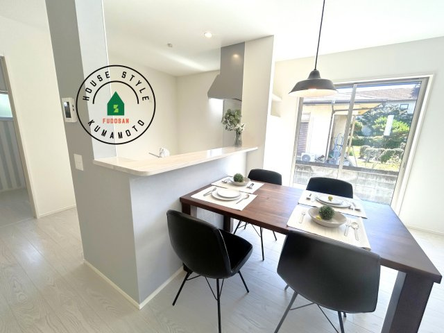 合志市須屋第10-2棟（2号棟）　の内観：施工例|キッチンから立ち込める香りが今日の料理を期待させます。