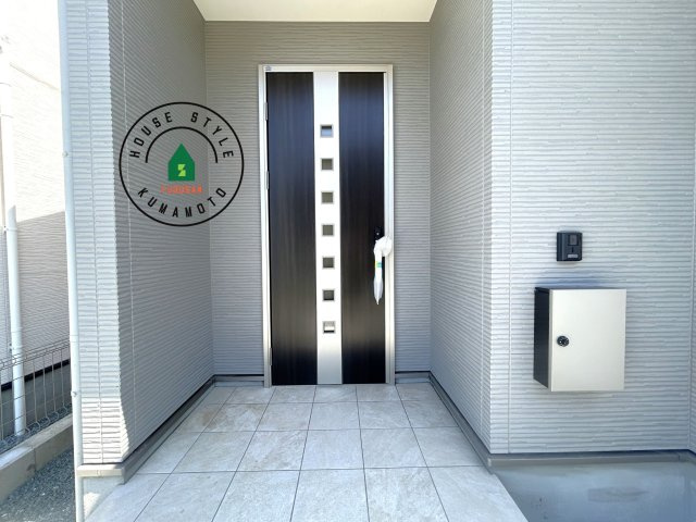 合志市須屋第10-2棟（2号棟）　の外観：施工例|おでかけの時も帰った時も、「我が家」を最初に感じでもらえる素敵な空間に。