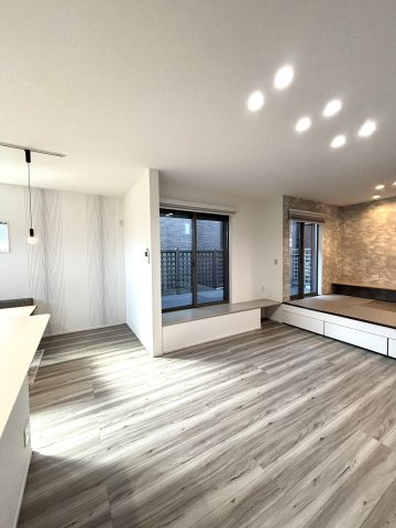 【居間・リビング】 | 土師町５丁　中古戸建