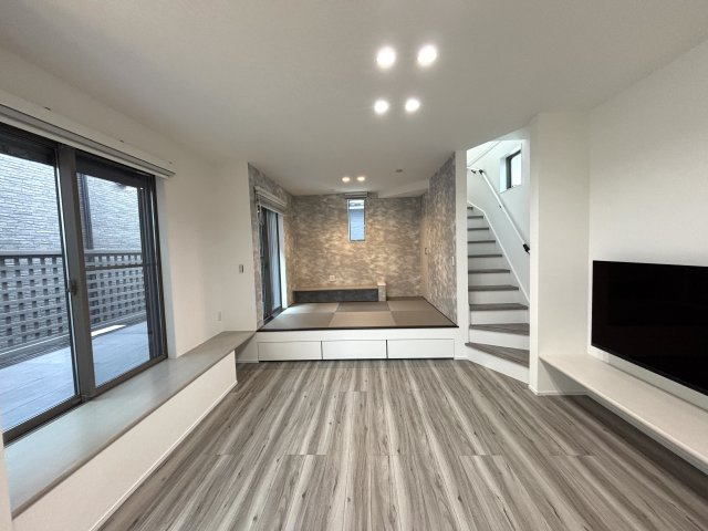 【居間・リビング】 | 土師町５丁　中古戸建